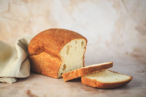Бял безглутенов хляб