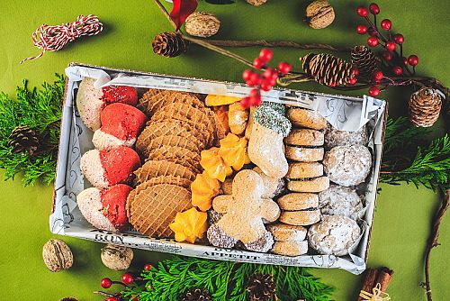 Коледна кутия микс безглутенови сладки